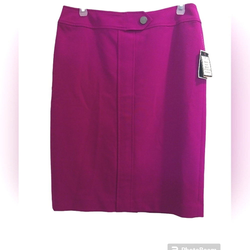 SALE🧚🏽‍♀️✨NINE WEST Magenta Mini Skirt